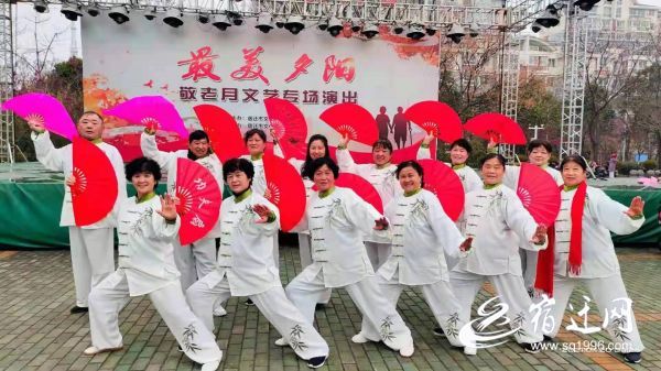 廣場舞愛你一百歲_廣場舞愛的天堂_廣場舞愛在羊茸山水間背面演示