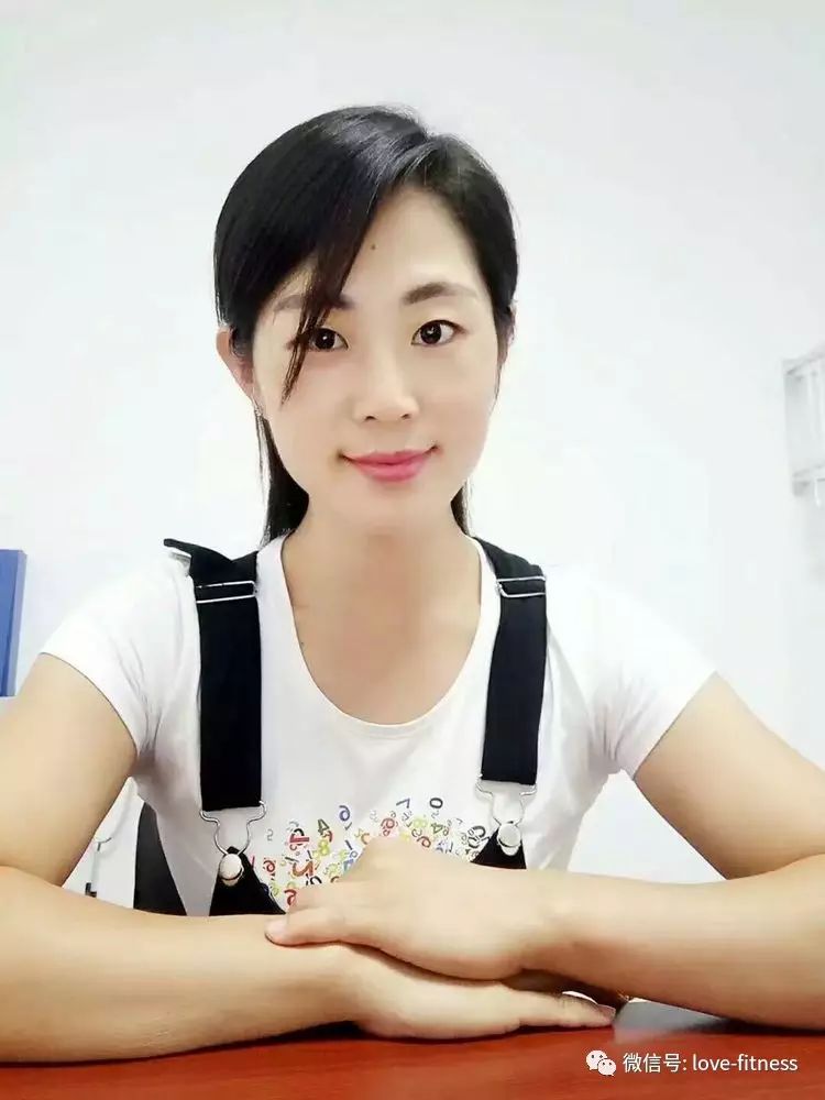 健身手套_運(yùn)動(dòng)健身手套_健身手套的戴法