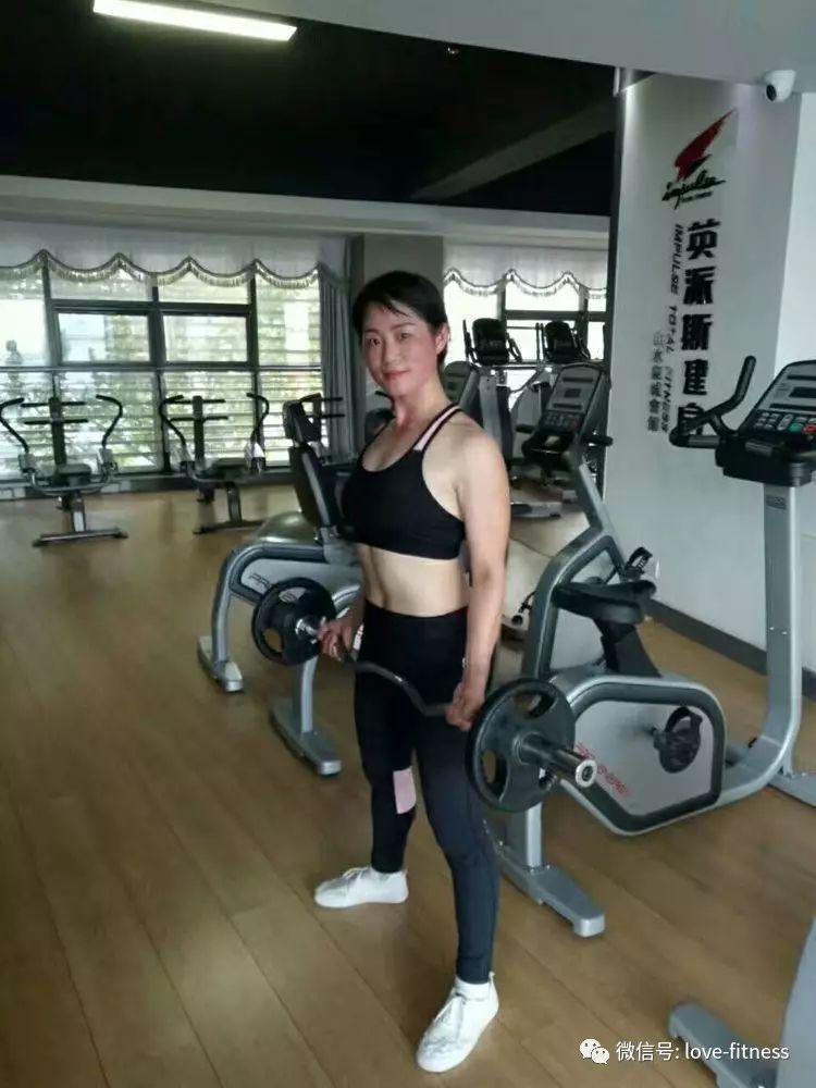 健身手套_運(yùn)動(dòng)健身手套_健身手套的戴法