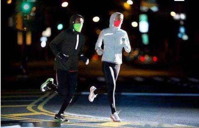 提高200米跑步訓(xùn)練方法_跑4×400米不累又快的技巧_1k米跑步技巧