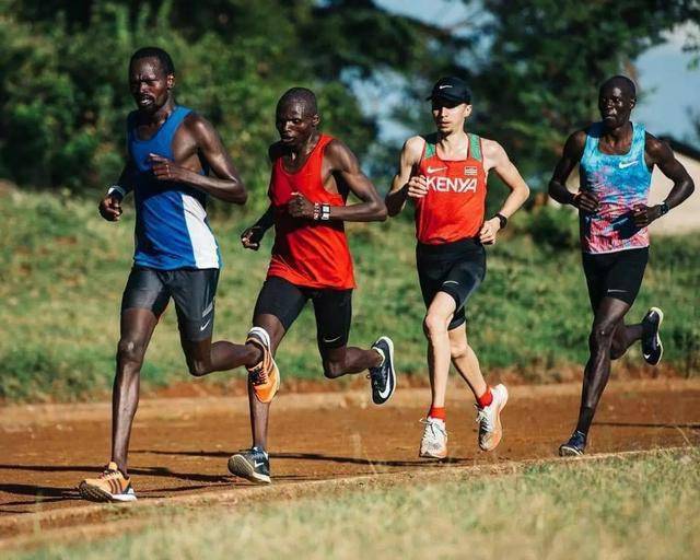 跑4×400米不累又快的技巧_提高200米跑步訓(xùn)練方法_1k米跑步技巧