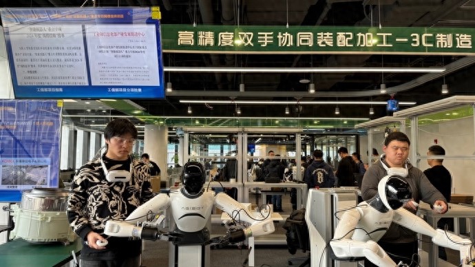 pg電子娛樂(lè)平臺(tái) 超100個(gè)人形機(jī)器人可同時(shí)訓(xùn)練 全國(guó)首個(gè)異構(gòu)人形機(jī)器人訓(xùn)練場(chǎng)啟用