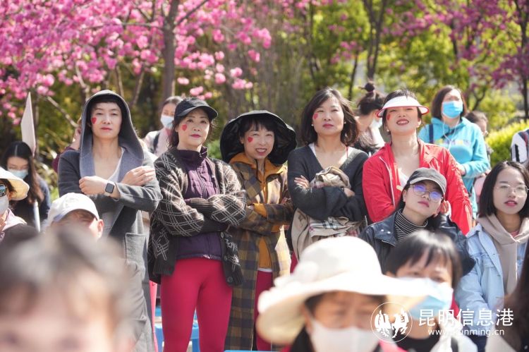 五華區(qū)健身瑜伽進(jìn)社區(qū)比賽_五華區(qū)瑜伽比賽規(guī)定套路_健身瑜伽規(guī)定體式有哪五個(gè)類別