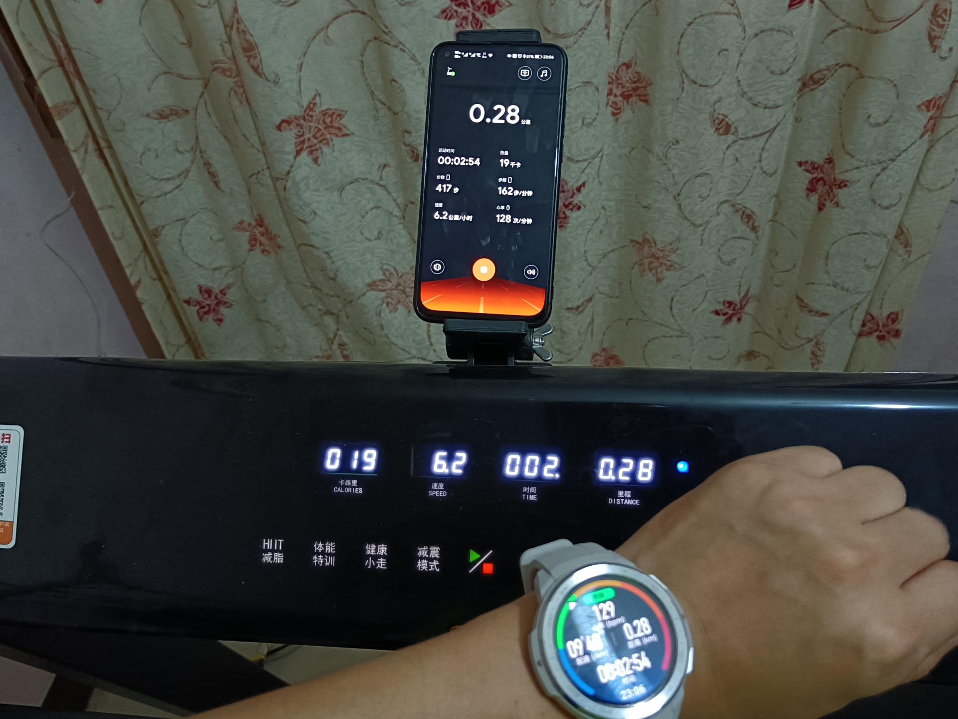 可折疊式跑步機(jī)選擇指南_華為HiLink億健Pro家用靜音折疊智能跑步機(jī)_什么牌子的家用跑步機(jī)好