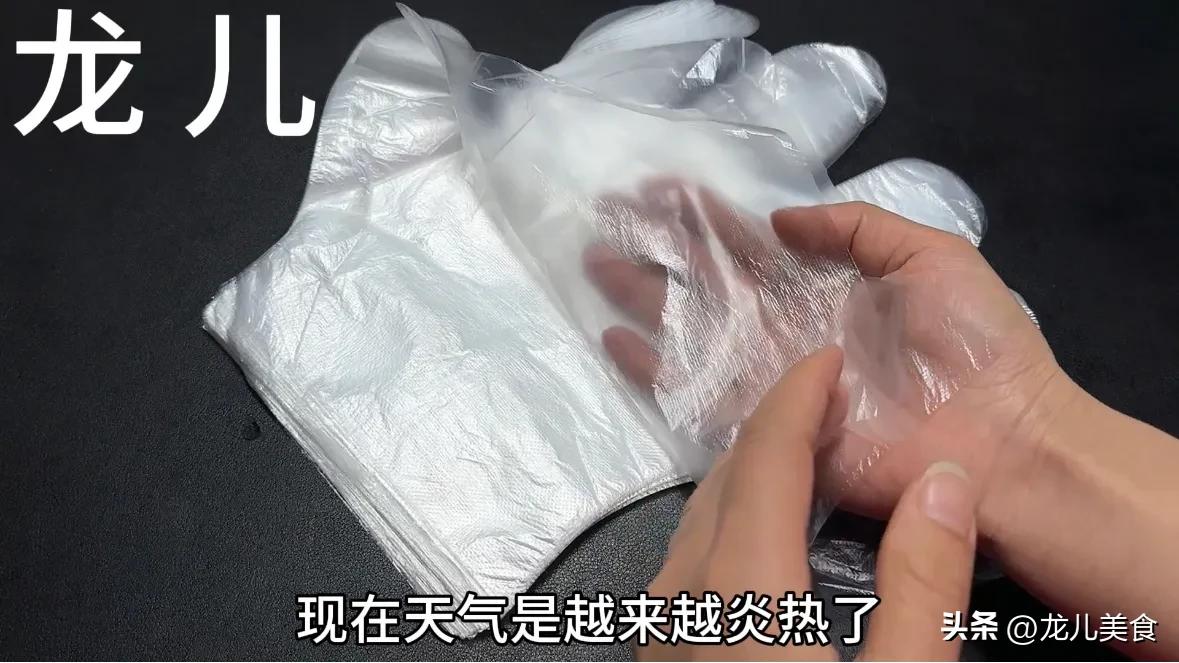 健身手套松一點(diǎn)_戴手套的正確方法_一次性手套正確戴法