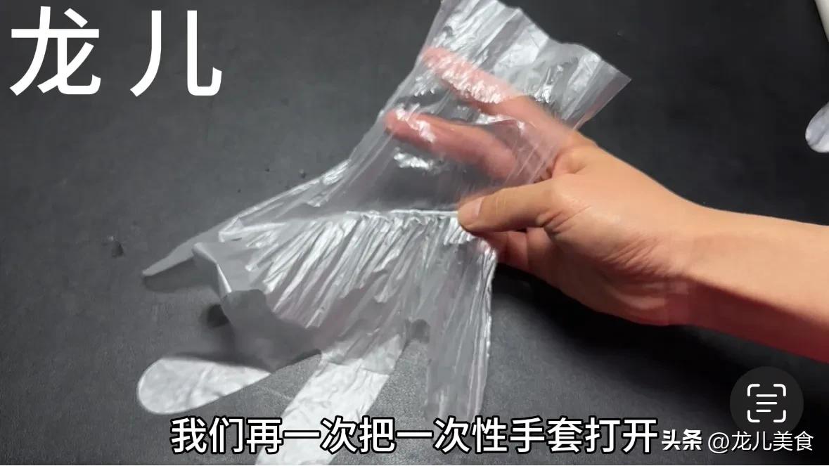健身手套松一點(diǎn)_戴手套的正確方法_一次性手套正確戴法