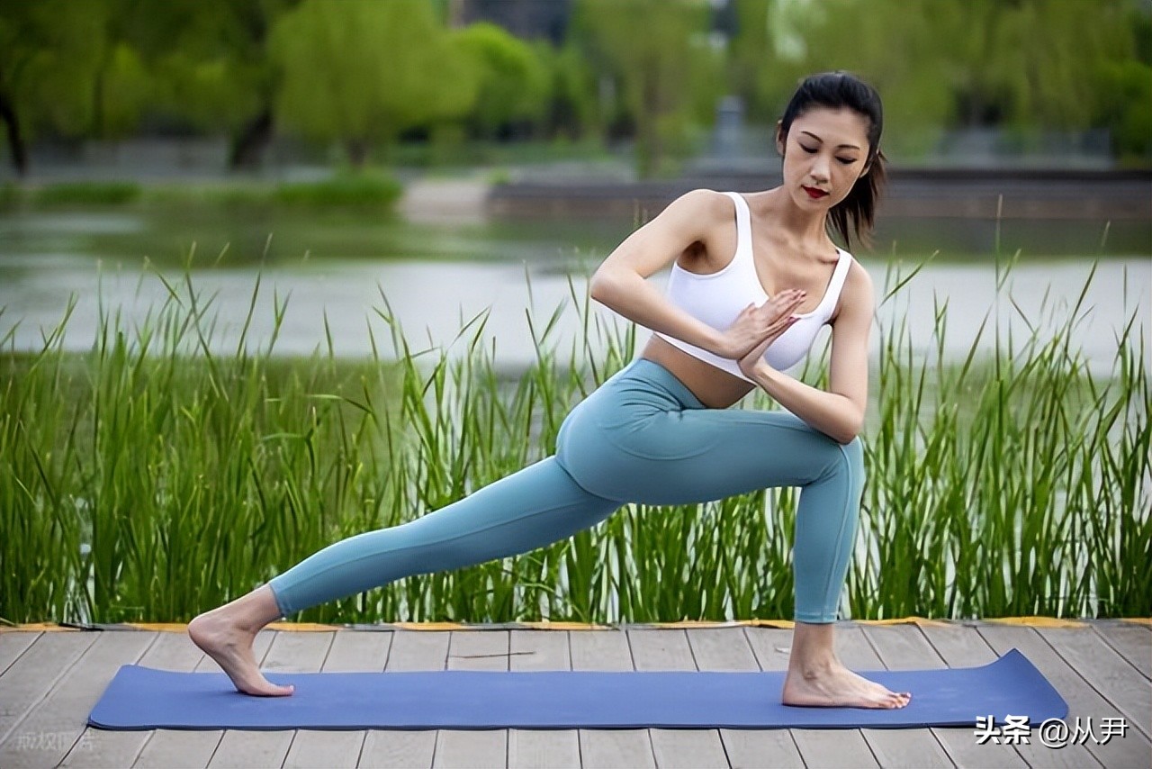 瑜伽拉力帶鍛煉方法_基礎(chǔ)體式教學(xué)_瑜伽入門指南